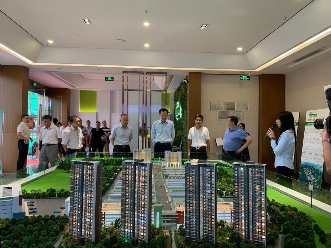 【物流園動態(tài)】河源市市長林濤率市縣有關(guān)部門領(lǐng)導(dǎo)到綠然燈塔農(nóng)產(chǎn)品物流園考察調(diào)研。